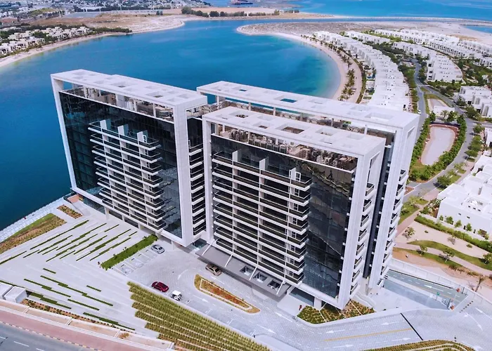 Live In The Middle Of Lagoons And Sea